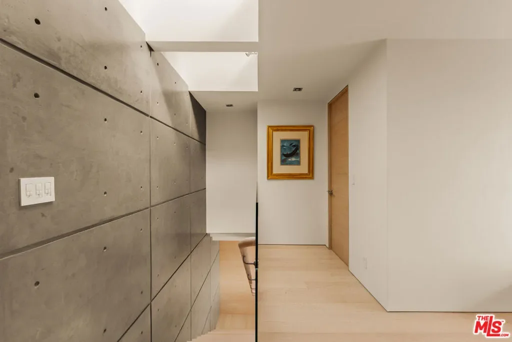 467 Paseo Miramar, Los Angeles, California, United States. - Photo 6