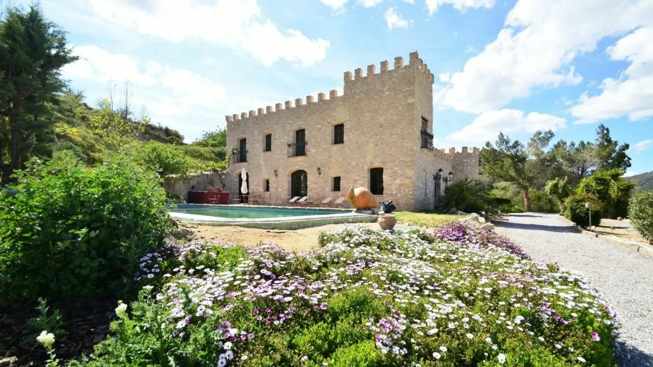 Exterior photo 8