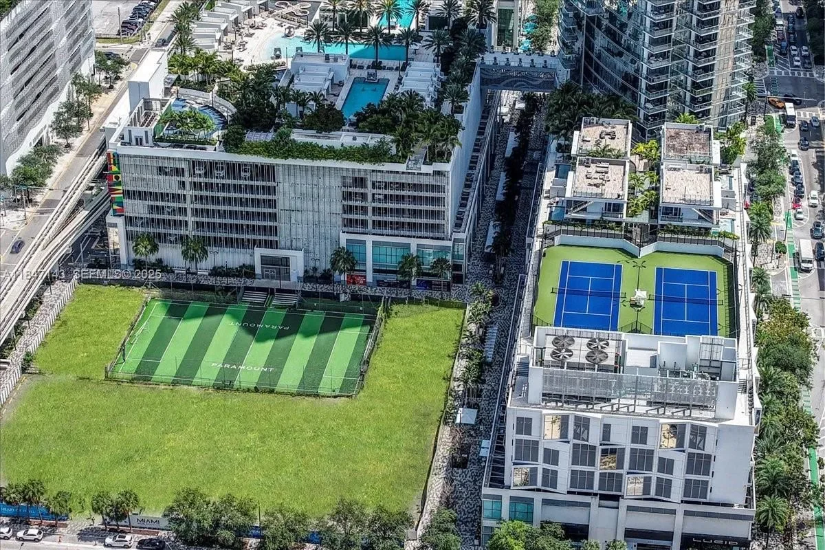 851 NE 1st Ave #3711, Miami, FL 33132, Miami, Florida, United States. - Photo 34