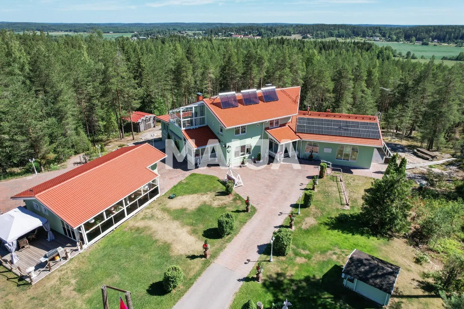 Exterior photo 7