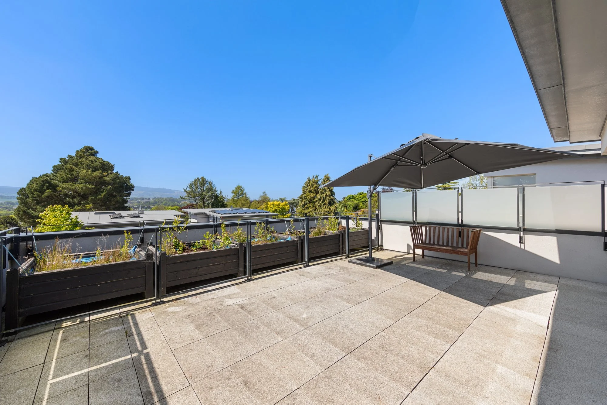 Exterior photo 4
