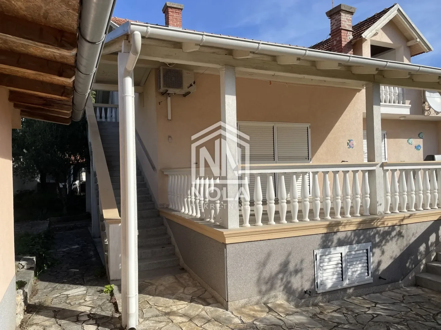 Exterior photo 7
