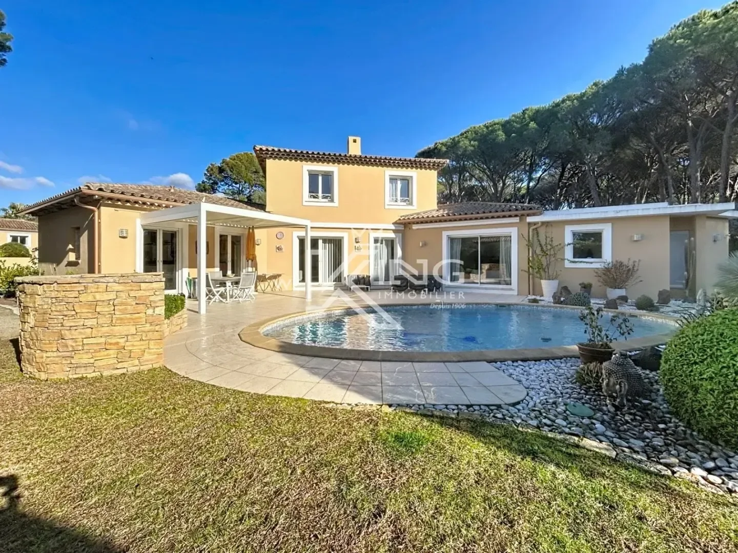 Exterior photo 2