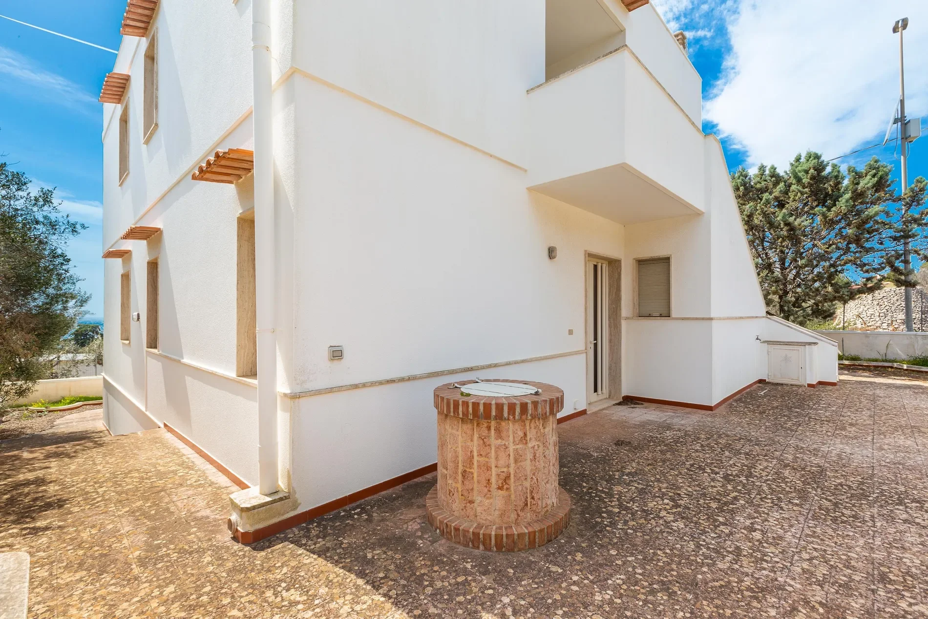 Exterior photo 10