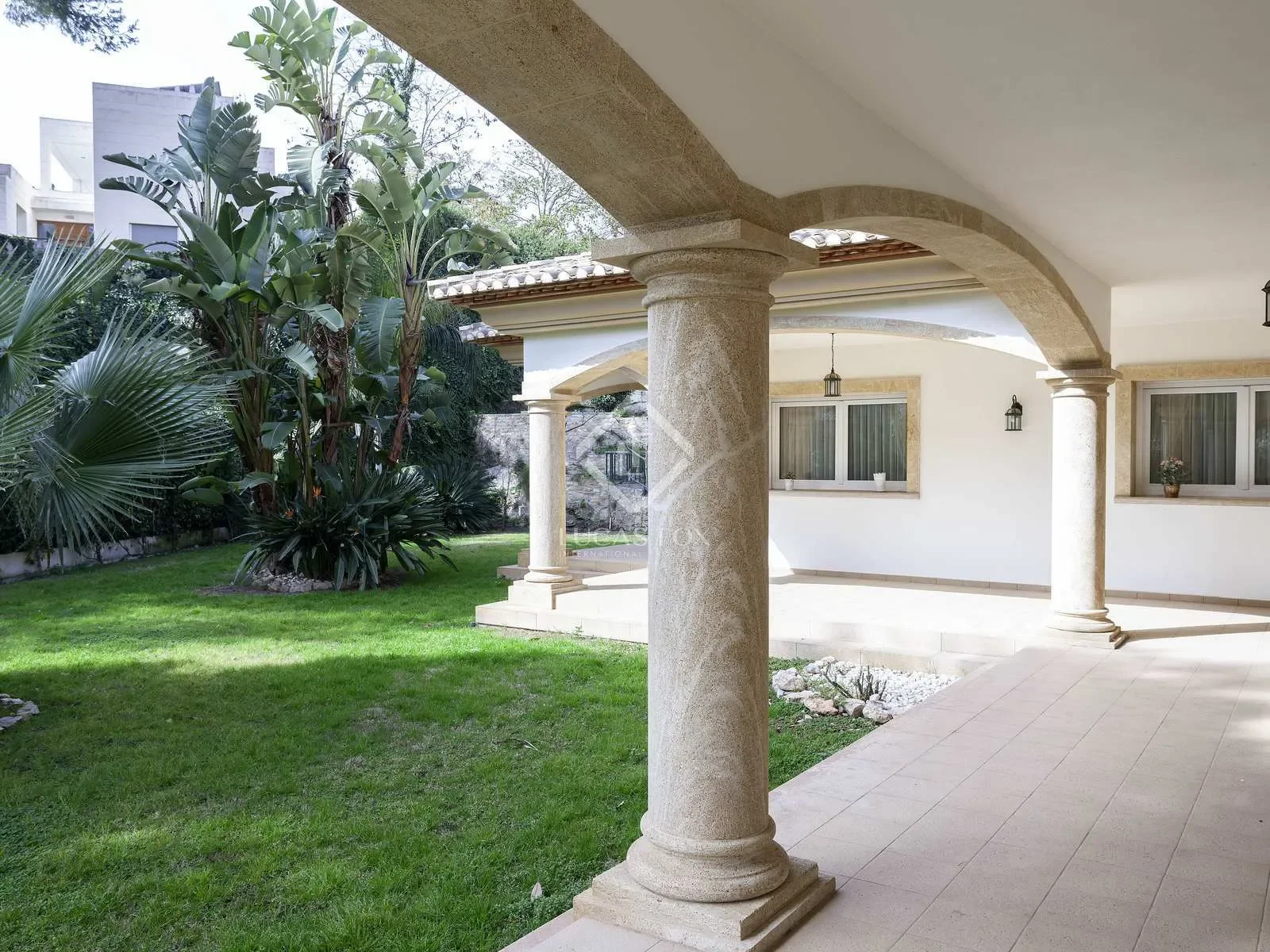 Exterior photo 12