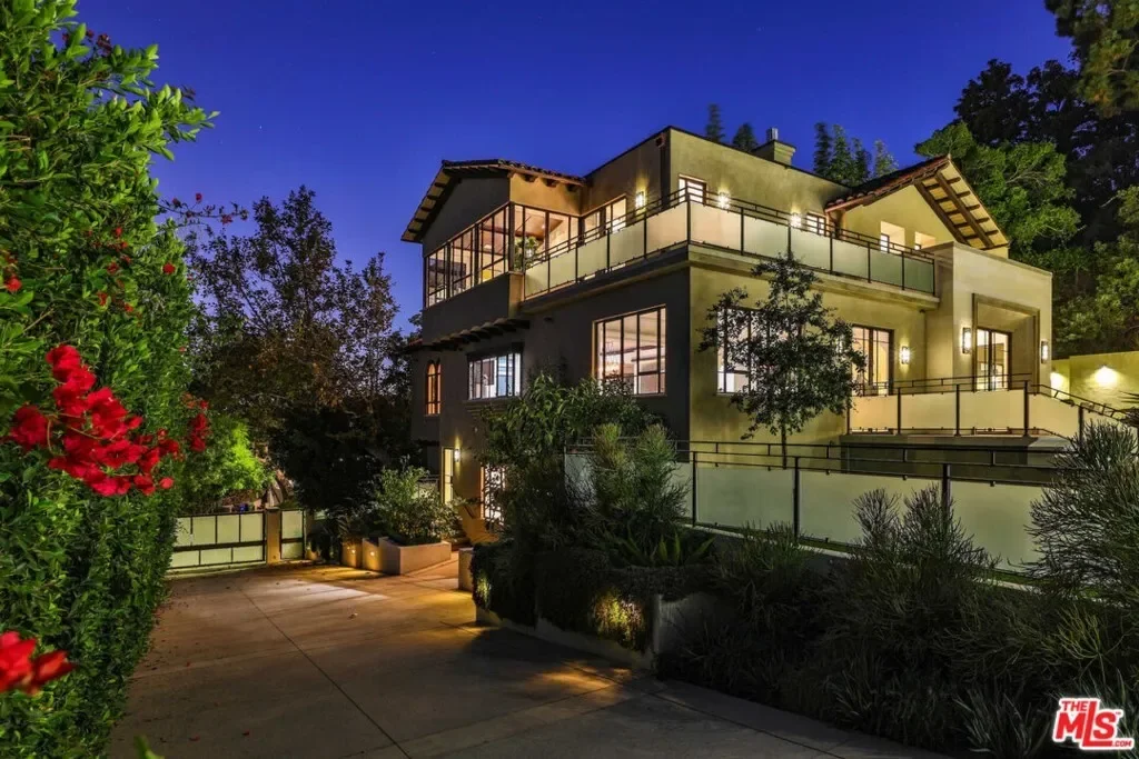 7801 Hillside Avenue, Los Angeles, California, United States. - Photo 3
