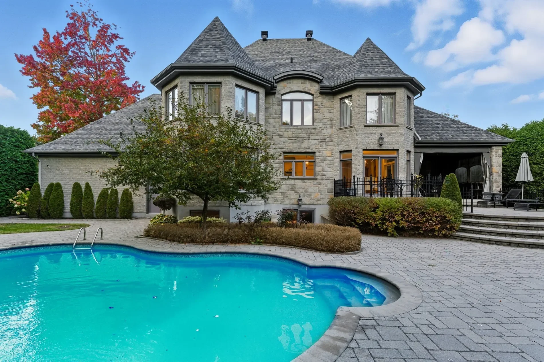 Exterior photo 4