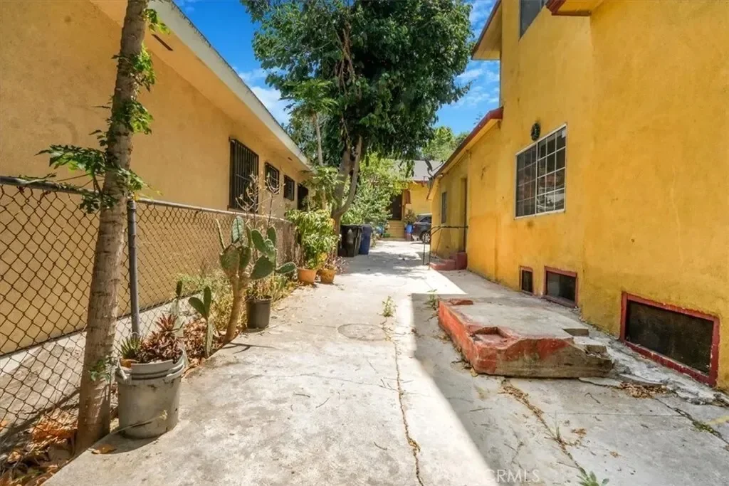 2122 Thomas Street, Los Angeles, California, United States. - Photo 29