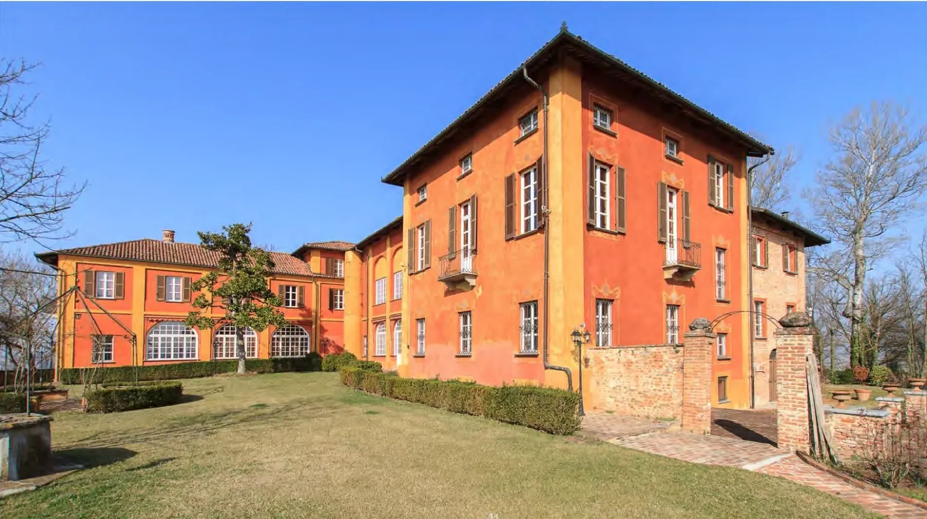 Exterior photo 3