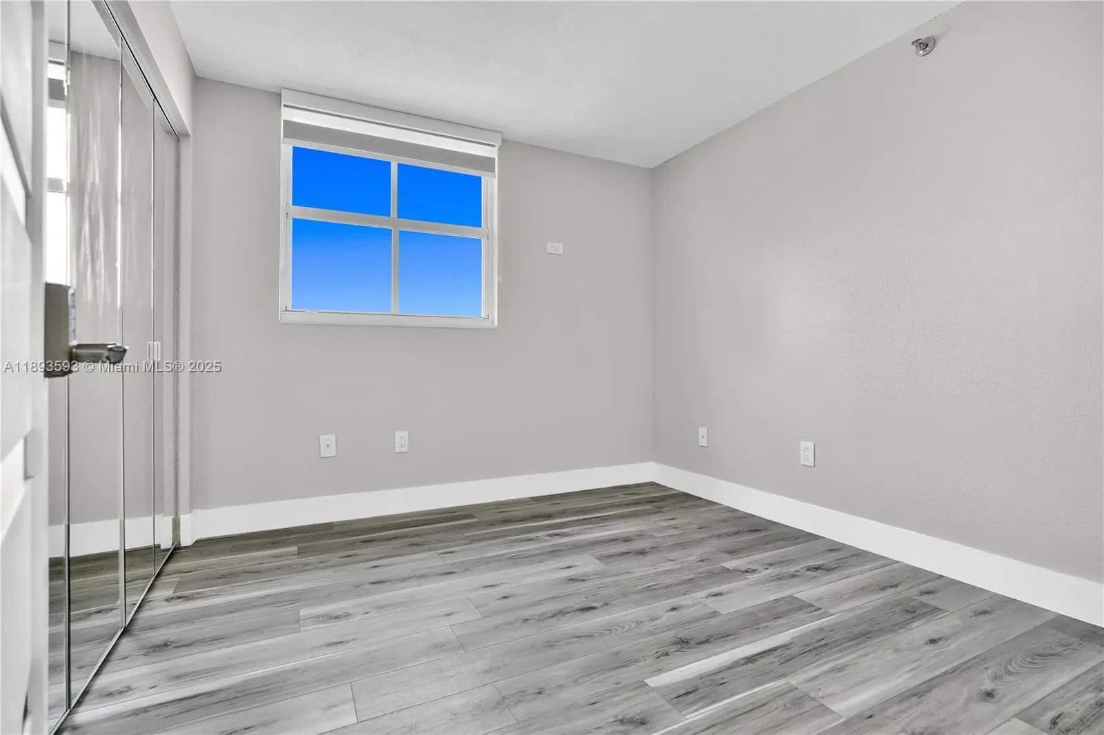 5880 Collins Ave, Miami Beach, Florida, United States. - Photo 23