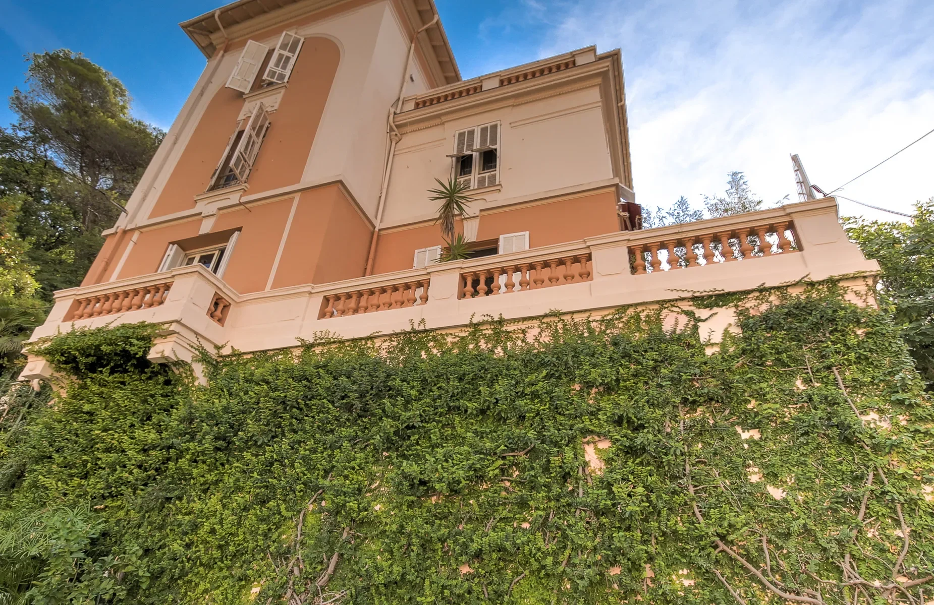 Exterior photo 8