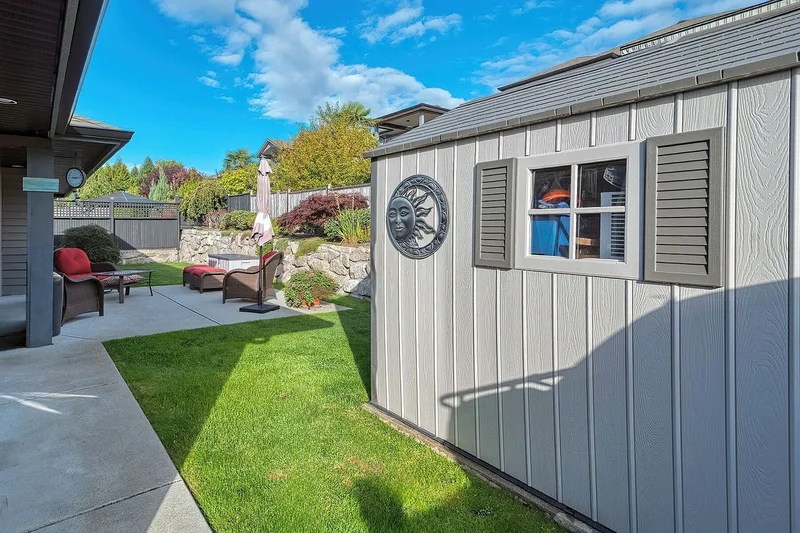 6252 Oracle Road, Sechelt, BC V7Z 0N7, Sechelt, British Columbia, Canada. - Photo 2