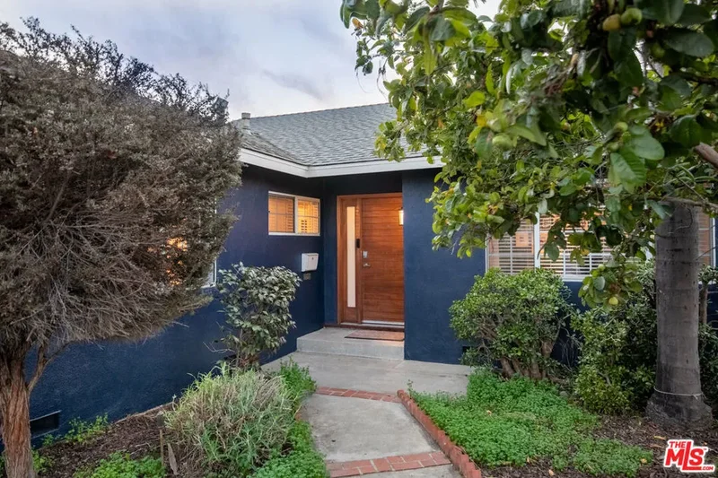 2415 8th Avenue, Los Angeles, California, United States. - Photo 3