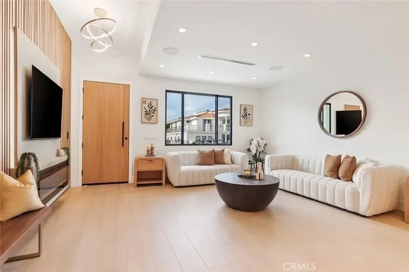 8006 Lloyd Avenue, Los Angeles, California, United States. - Photo 6