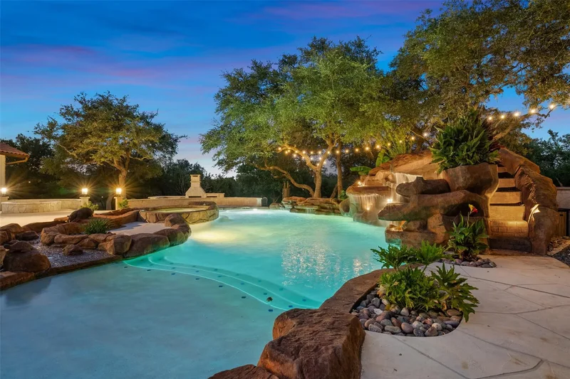 Single Family Residence in Austin
