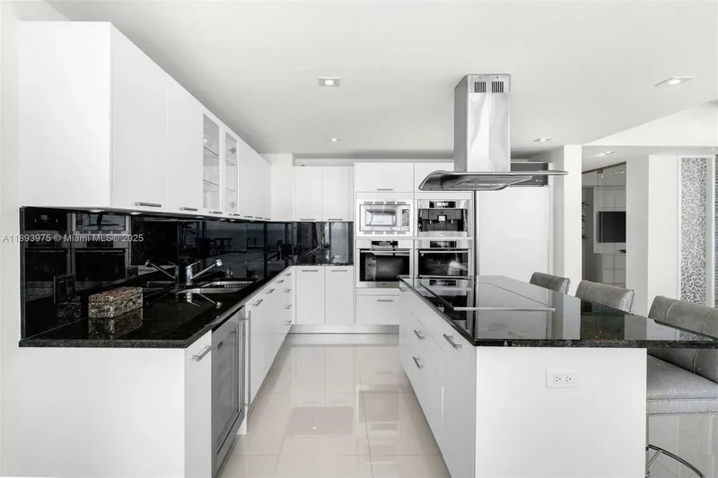 6899 Collins Ave LPH04, Miami Beach, Florida, United States. - Photo 14