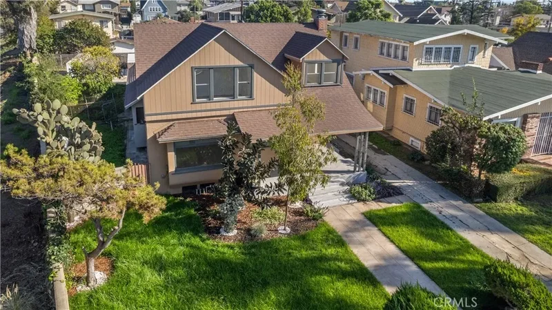2410 8th Avenue, Los Angeles, CA 90018, Los Angeles, California, United States. - Photo 8