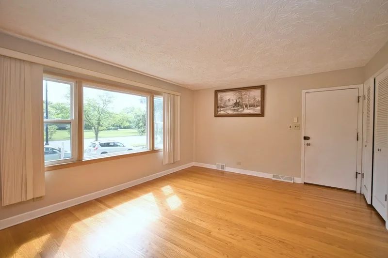 6522 N Spaulding Avenue, Lincolnwood, IL 60712, Lincolnwood, Illinois, United States. - Photo 8