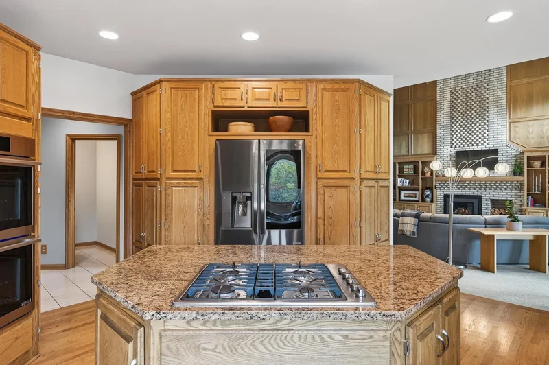 6993 Kenmare Drive, Bloomington, MN 55438, Minneapolis, Minnesota, United States. - Photo 27