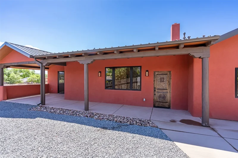 126 Caminito Montano, Santa Fe, NM 87501, Santa Fe, New Mexico, United States. - Photo 10