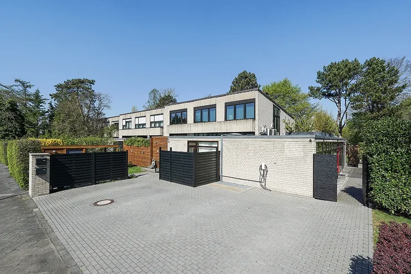 Düsseldorf, North Rhine-Westphalia, Germany. - Photo 17