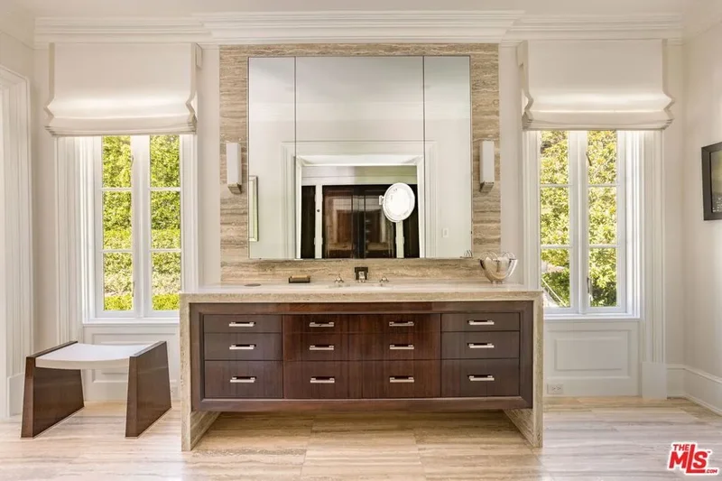 2401 Bowmont Drive, Beverly Hills, California, United States. - Photo 30