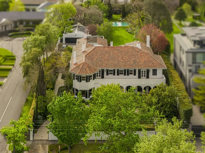 6 St Georges Road, Toorak