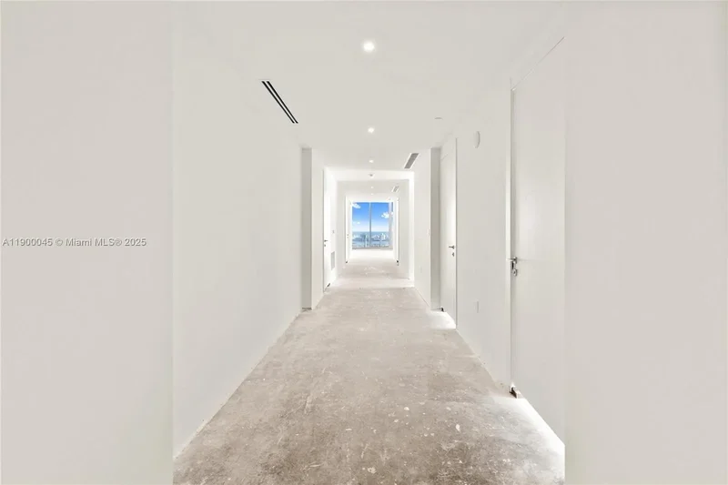300 Biscayne Boulevard Wa, #5201E, Miami, FL, 33131, USA, Miami, Florida, United States. - Photo 45