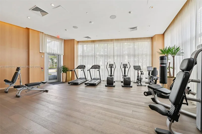 801 S Pointe Dr PH602, Miami Beach, Florida, United States. - Photo 37