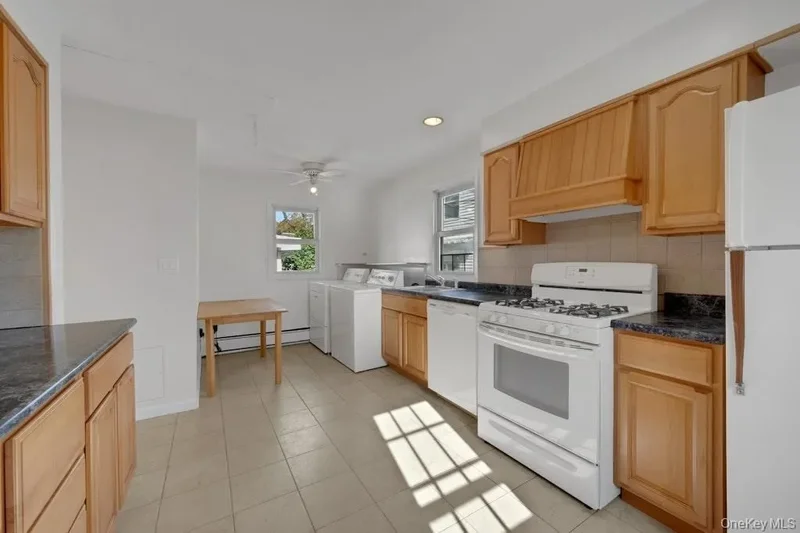 24 Magnolia Place #24, New York, New York, United States. - Photo 15