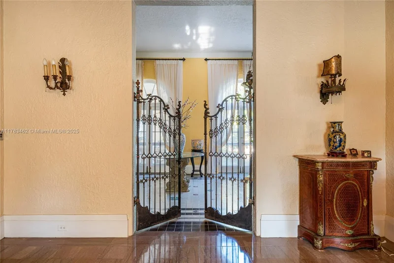 8447 E Dixie Hwy, Miami, Florida, United States. - Photo 14