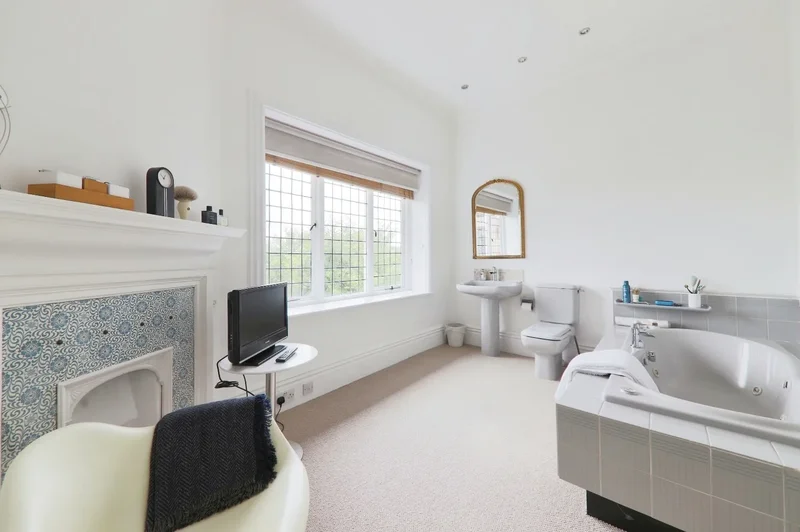7 bedroom Detached House for sale in Hessle