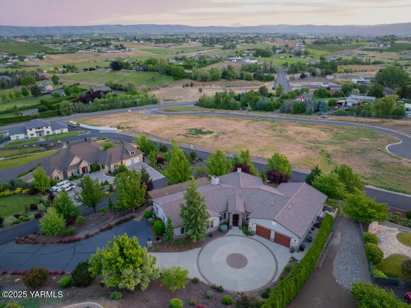 305 Mountain Shadows Pl, Yakima, WA, 98908, USA, Yakima, Washington, United States. - Photo 61