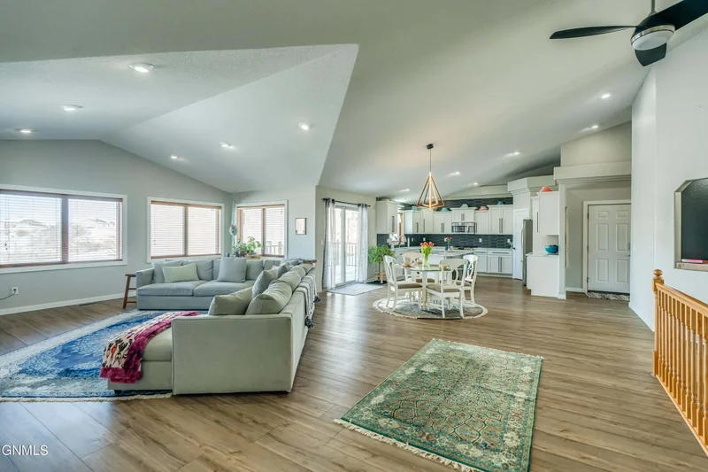 1901 Oregon Drive, Bismarck, ND 58503, Bismarck, North Dakota, United States. - Photo 20