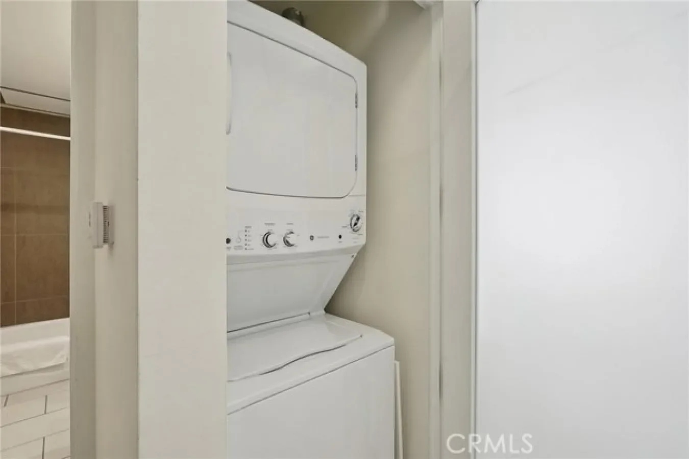 939 Broadway Unit 203, Los Angeles, California, United States. - Photo 32