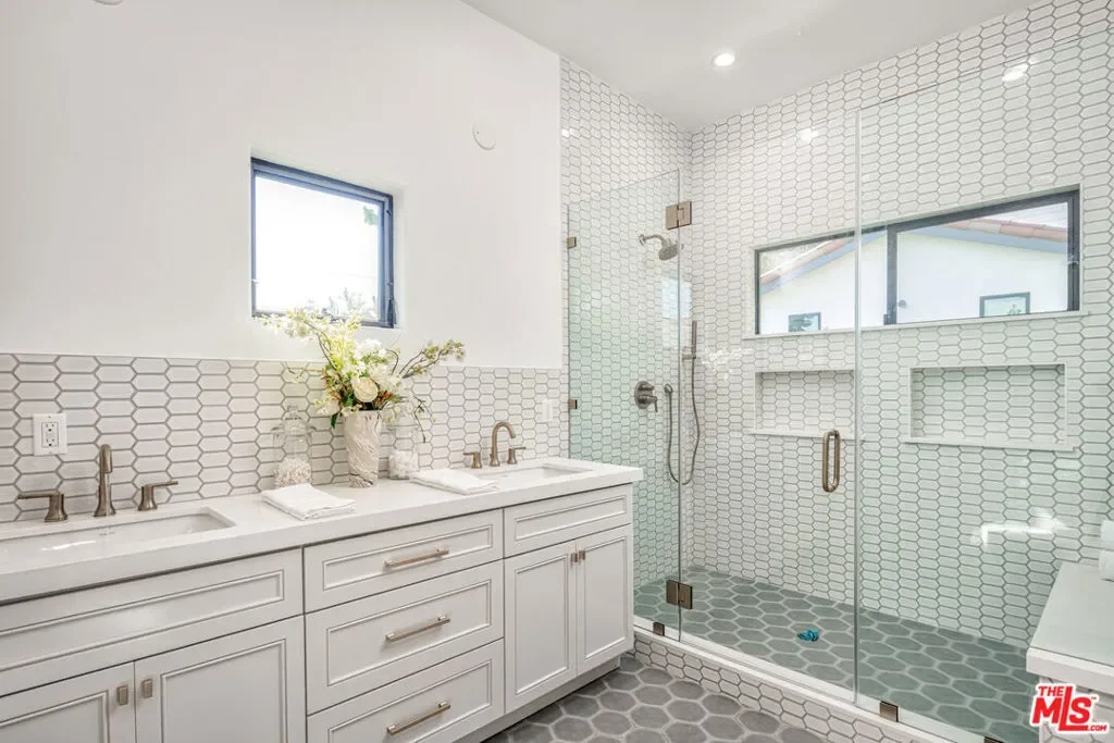 913 S Mullen Avenue, Los Angeles, California, United States. - Photo 19
