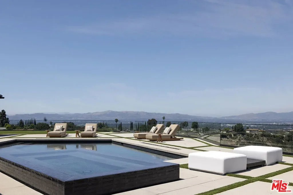 16401 Mulholland Drive, Los Angeles, California, United States. - Photo 35