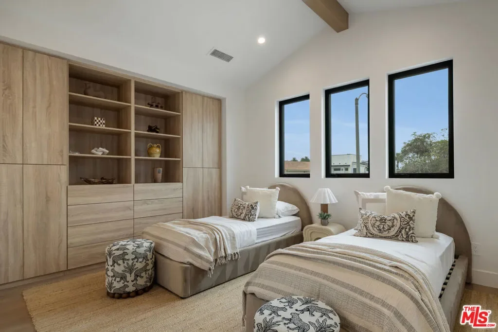 3910 Mclaughlin Avenue, Los Angeles, California, United States. - Photo 12