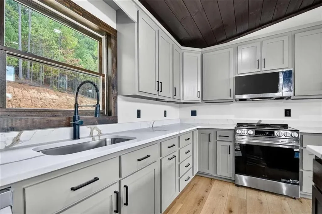 123 Ridgeline Drive, Turtletown, United States. - Photo 4