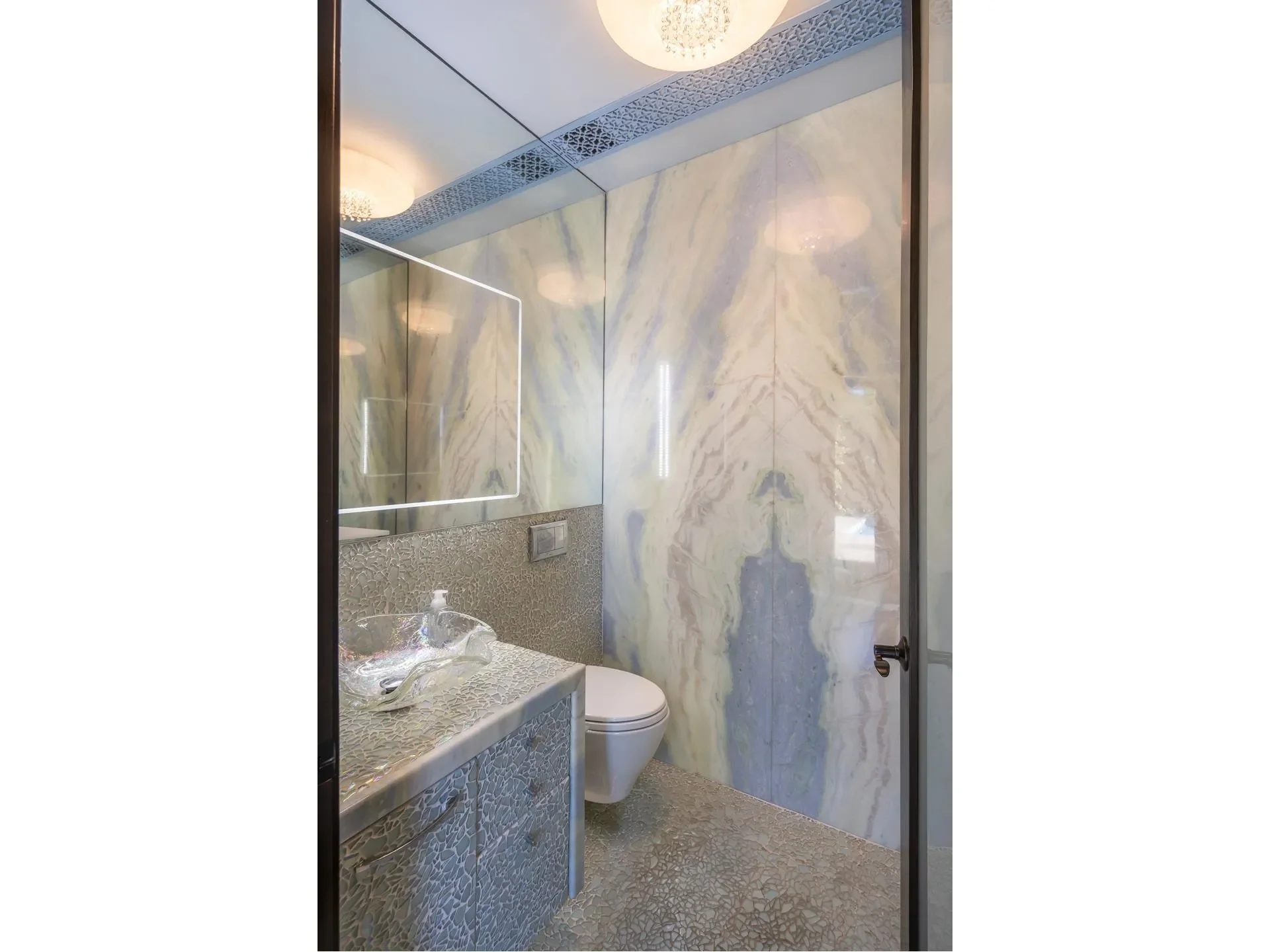 2157 Ravensfield Ln, Los Angeles, California, United States. - Photo 17