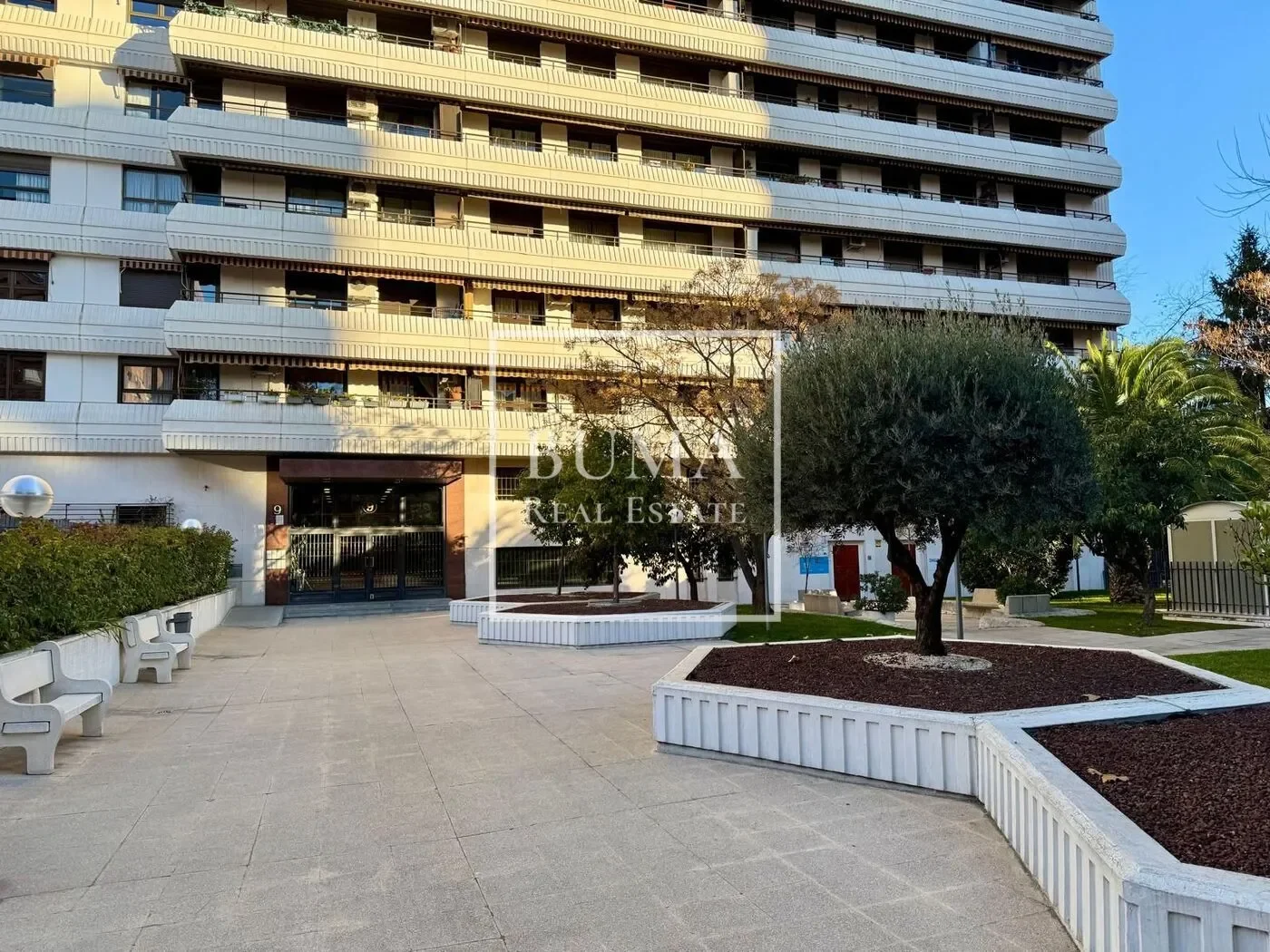 Exterior photo 3