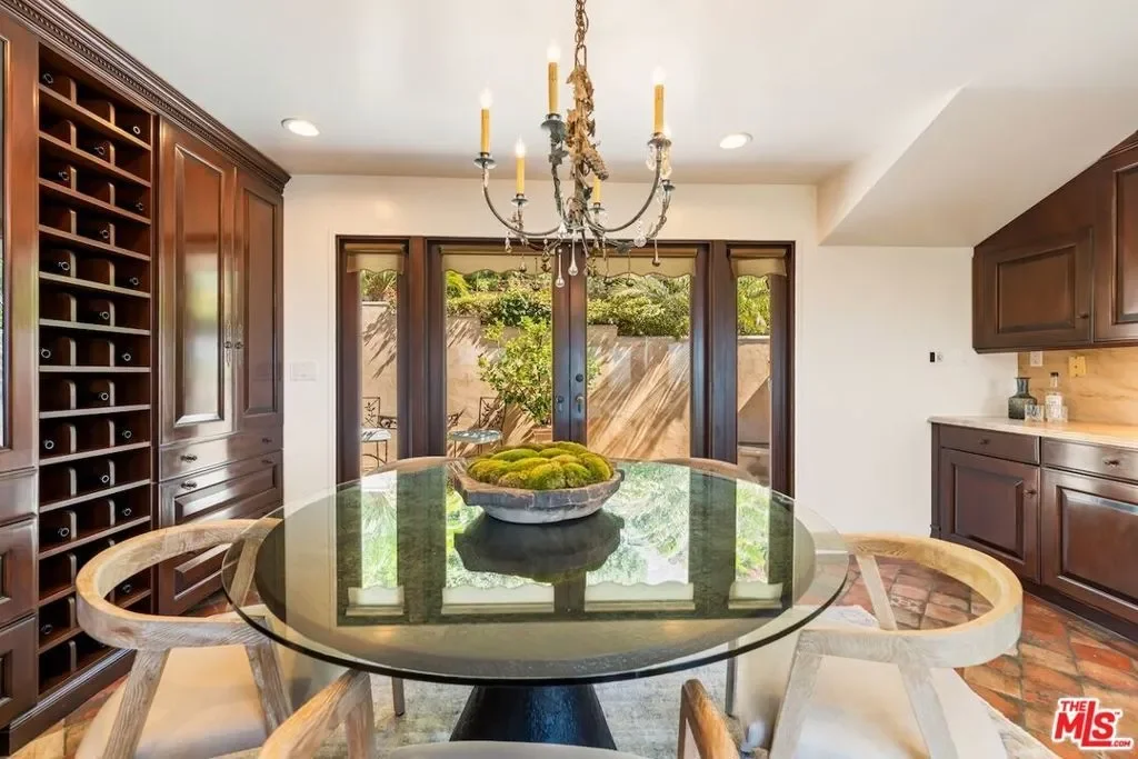 6930 Oporto Drive, Los Angeles, California, United States. - Photo 30