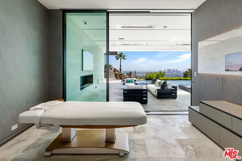 1108 Wallace, Beverly Hills, California, United States. - Photo 40
