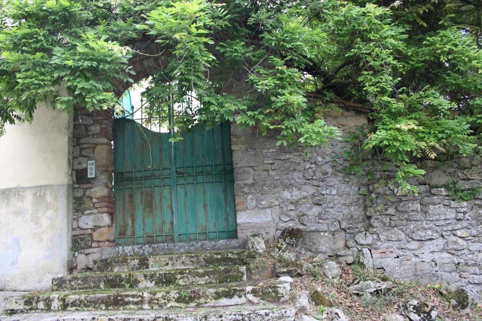 Exterior photo 3