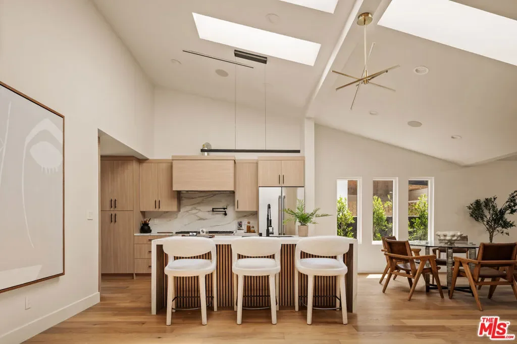 4615 Cedros Avenue, Los Angeles, California, United States. - Photo 11