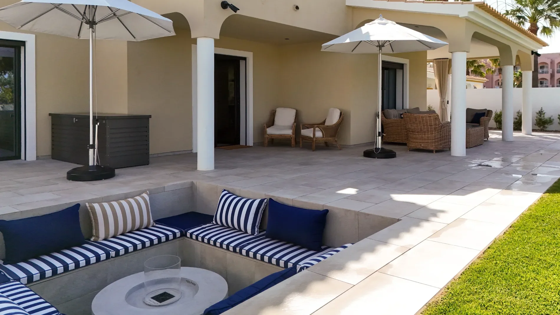 Exterior photo 3