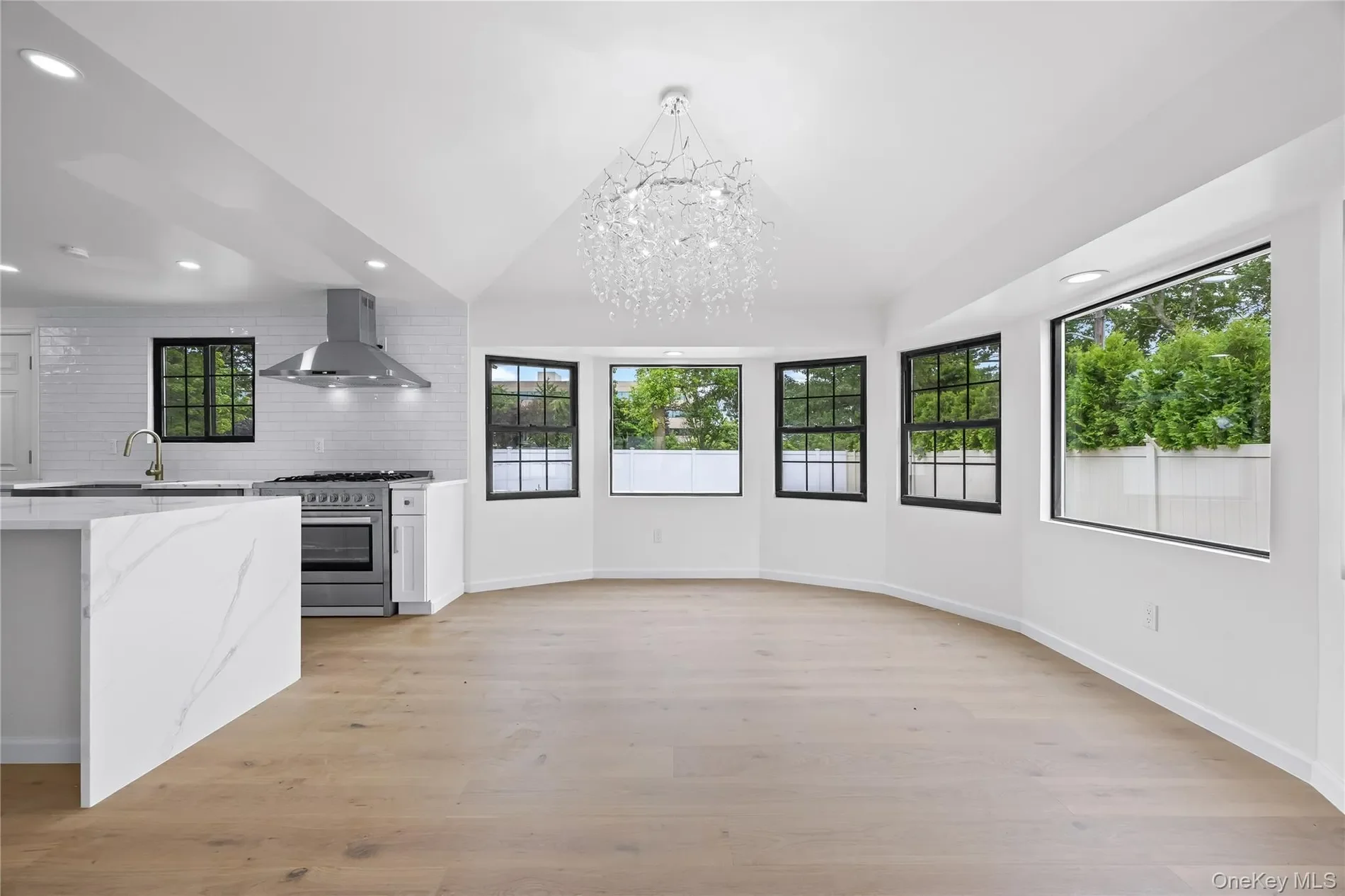 26 Roseanne Drive, Woodbury, NY 11797, Woodbury, New York, United States. - Photo 6