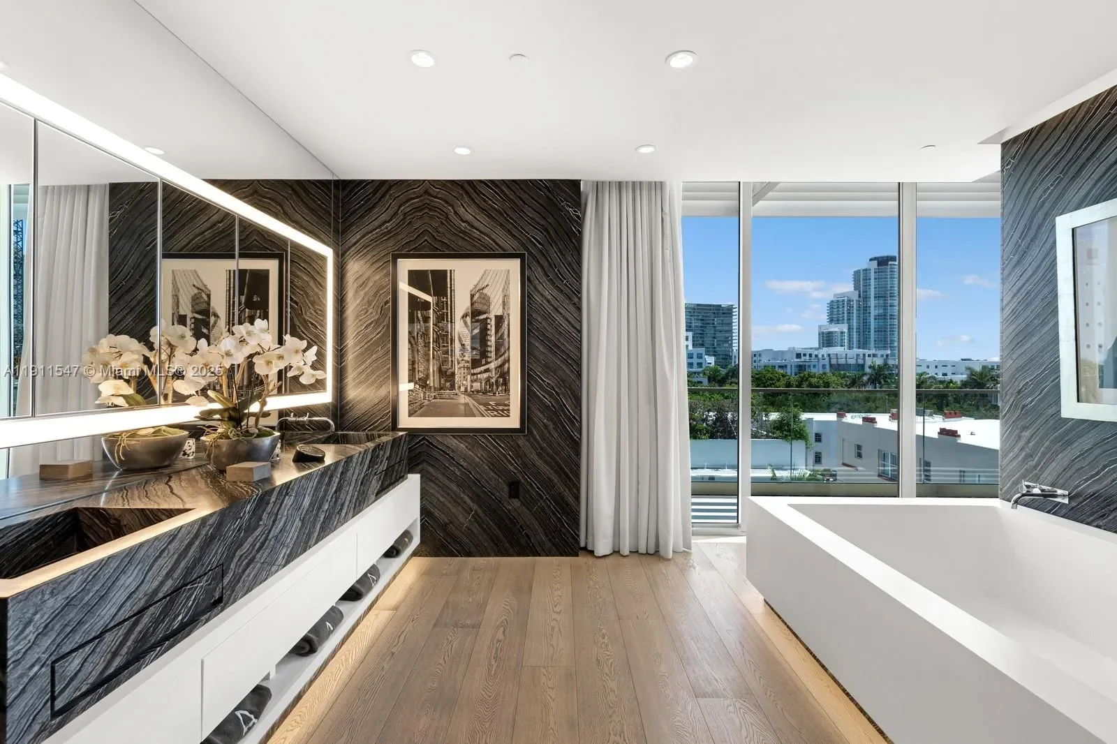 300 Collins Ave PH3, Miami Beach, Florida, United States. - Photo 24