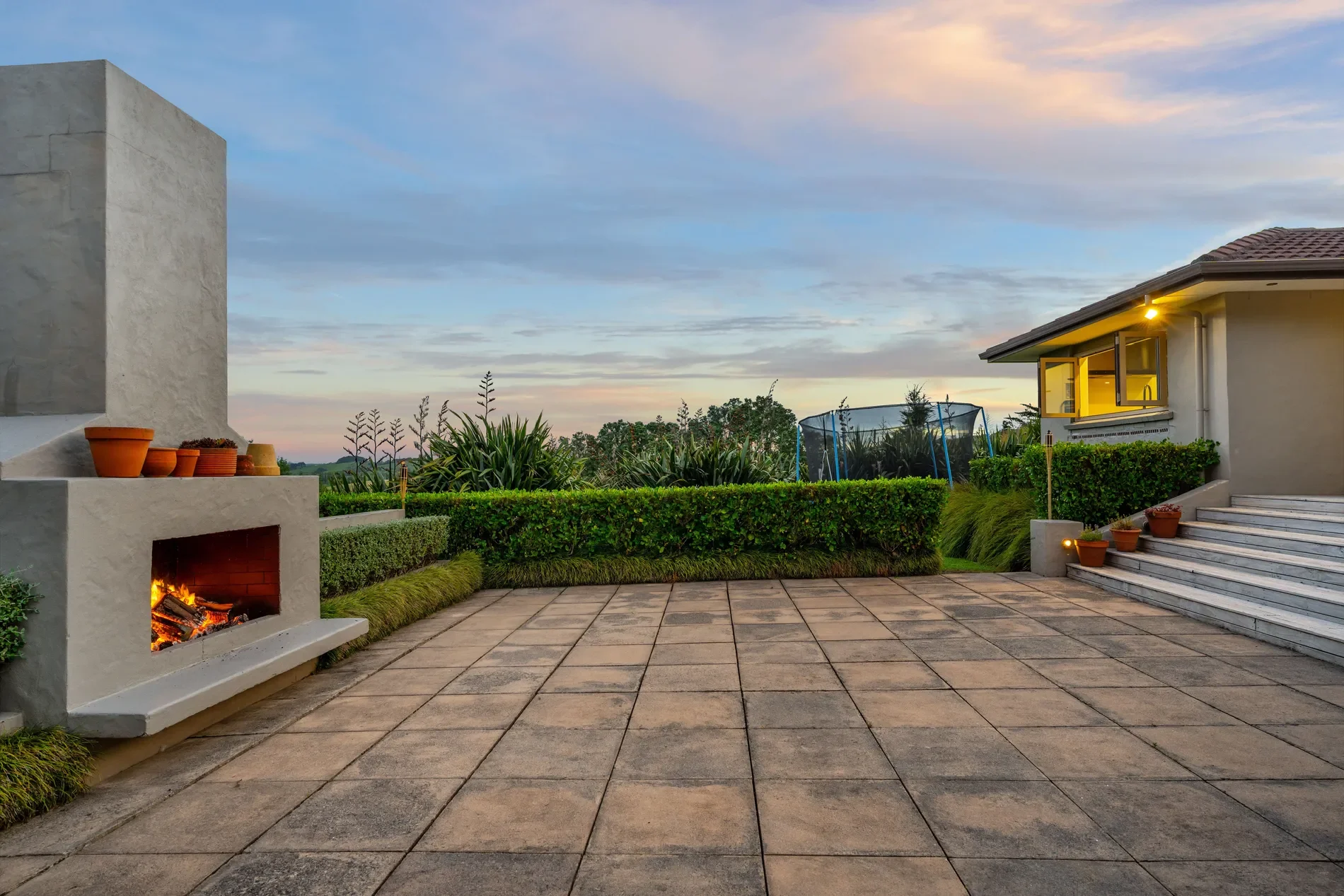 Exterior photo 5