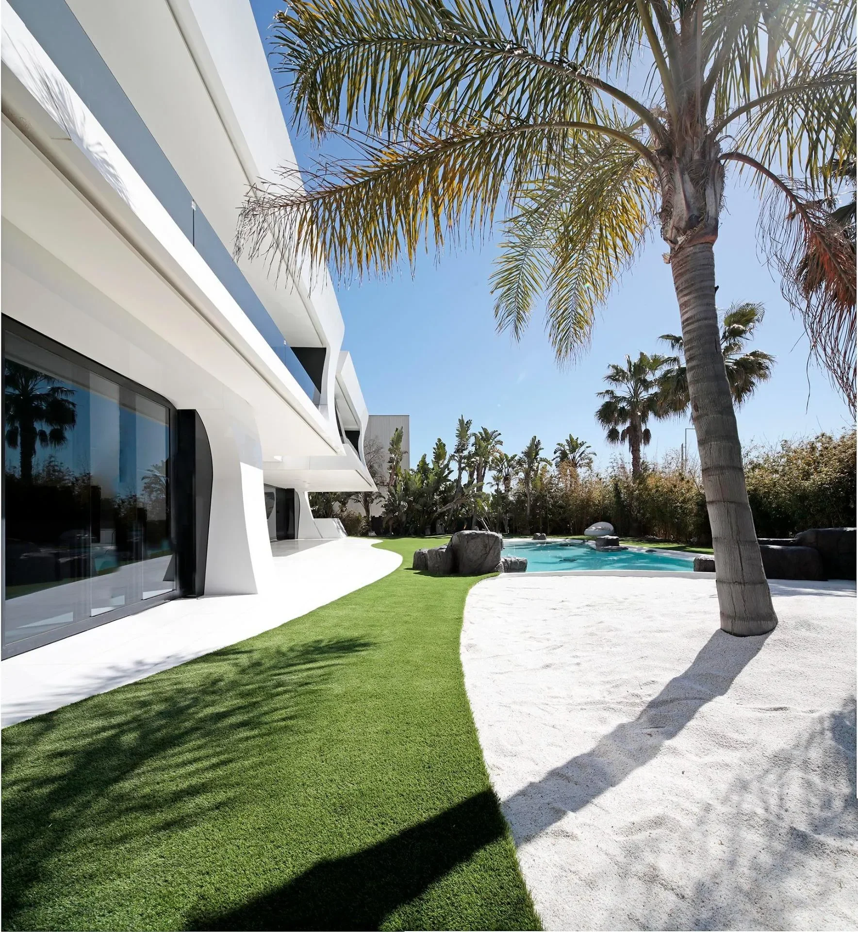 Exterior photo 7